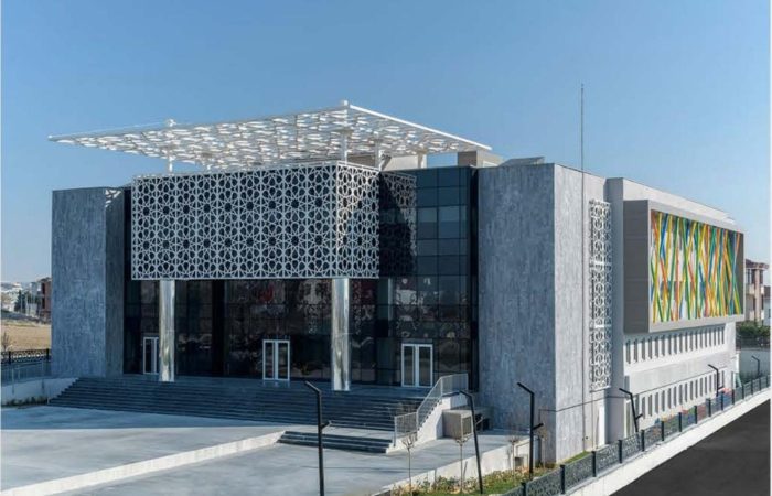 Sultan Fatih Koleji Beylikdüzü eğitim yapısının dış cephesi